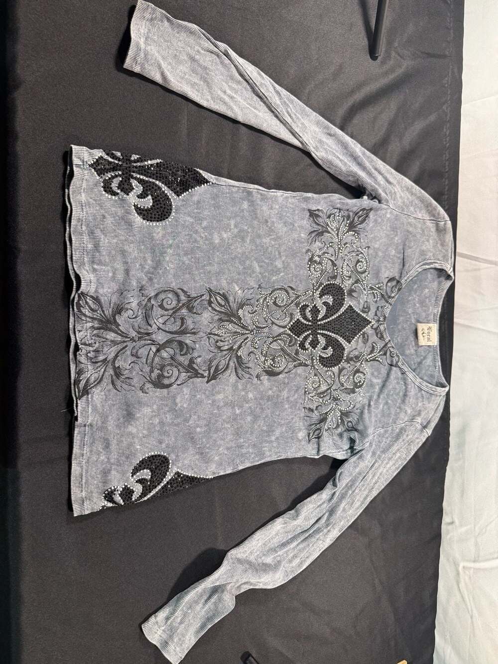 Size 1x Vocal Apparel Fleur de Lis Long Sleeve Shirt